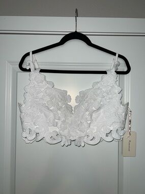 Rosevelvet White Floral Lace Bralette - Size S NWT